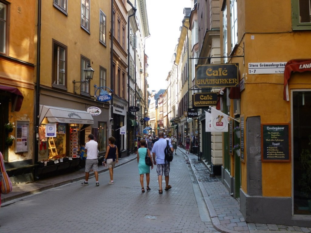Prästgatan passes the sharpest and most narrow street in Gamla Stan