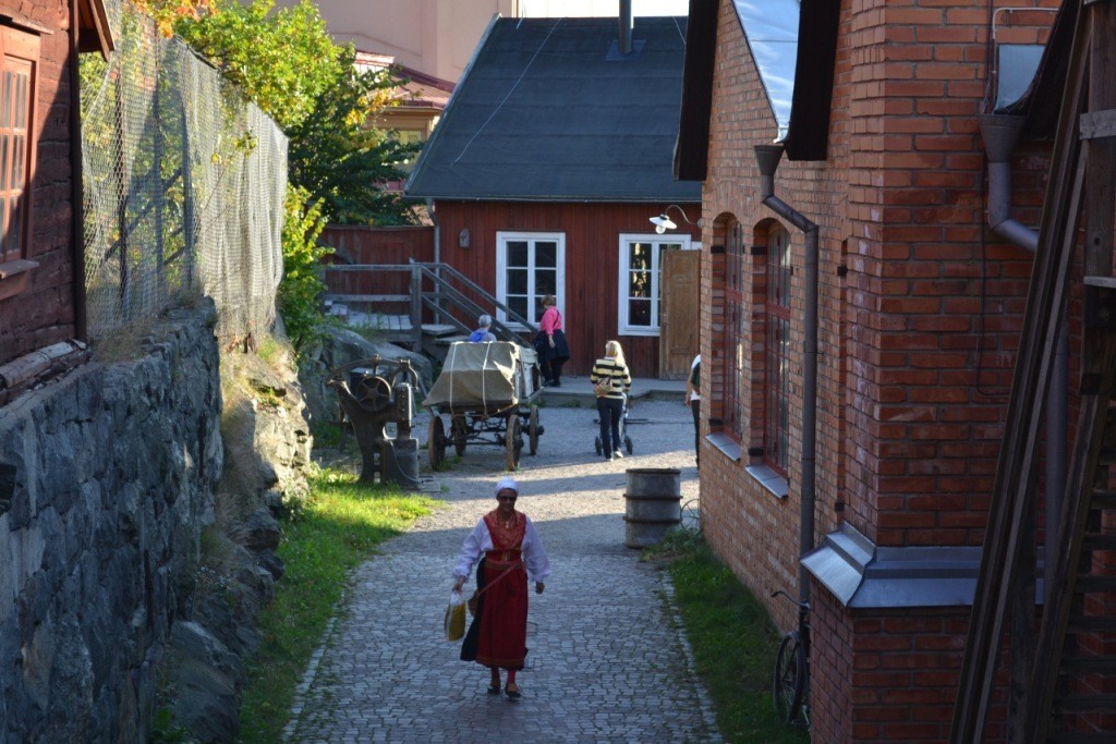 Skansen’s staff dress up like craftsmen in historical clothes such as bakers