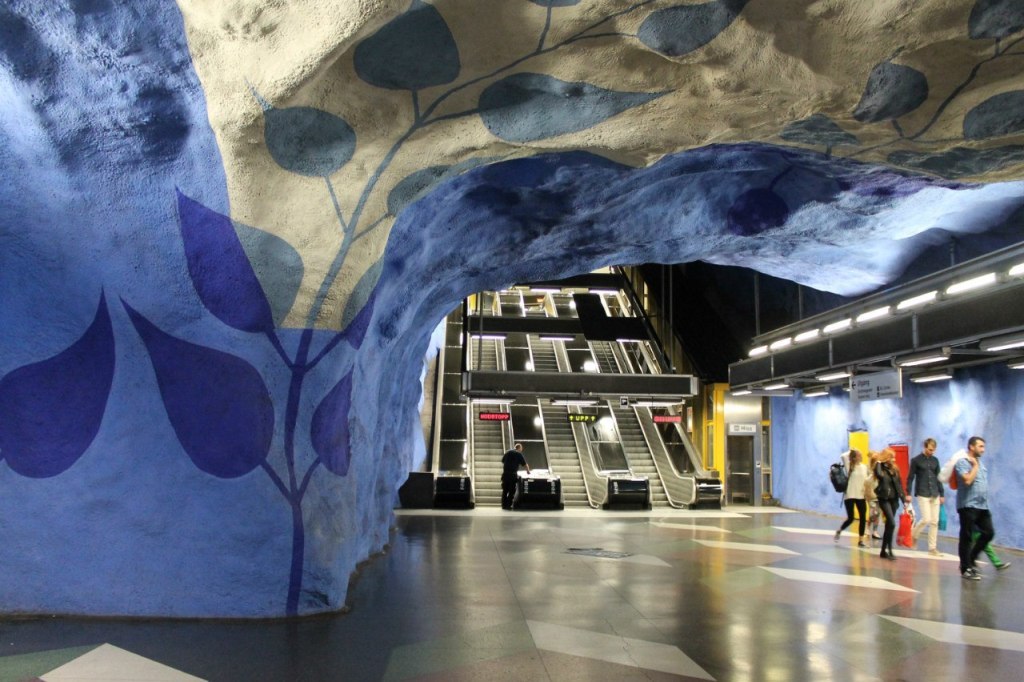 Consisting of seven lines, this 105.7 kilometers long subway Consisting of seven lines, this 105.7 kilometers long subway